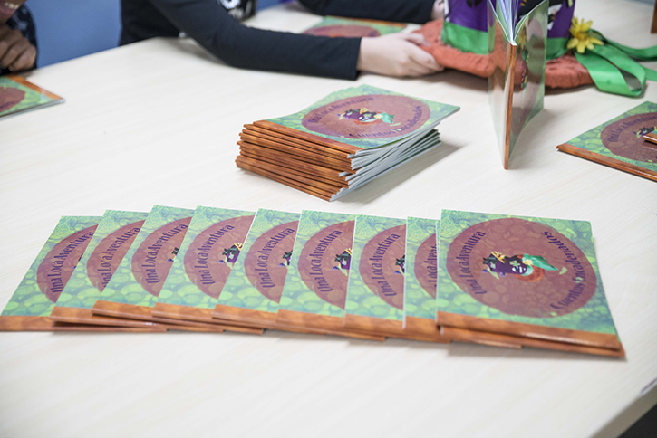 Las chicas y chicos del Taller de Escritura Creativa presentaron su libro “Una loca aventura. Cuentos encadenados”