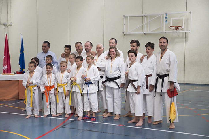 Exhibición de fin de curso de la escuela municipal de karate