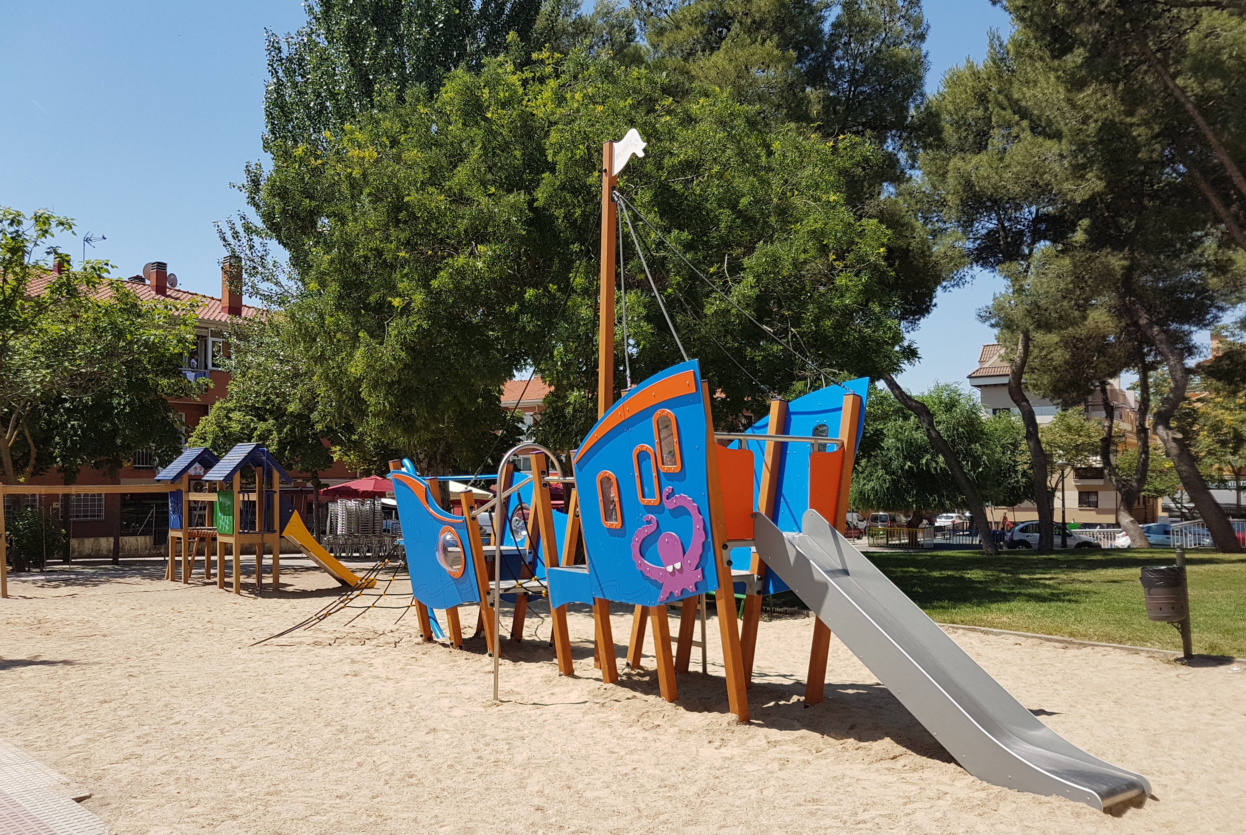 Nuevos juegos infantiles en el parque Sur