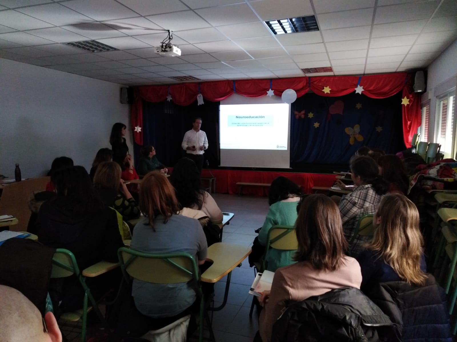 Éxito de participación en las jornadas de neurociencia educativa