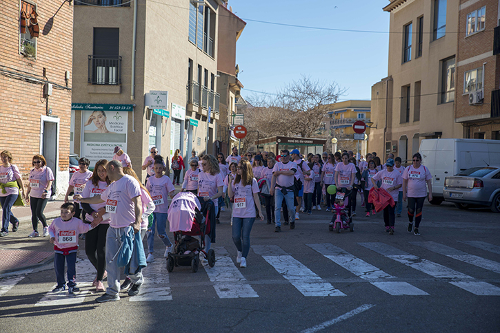 La Carrera de la Mujer tiñe de rosa las calles de Velilla