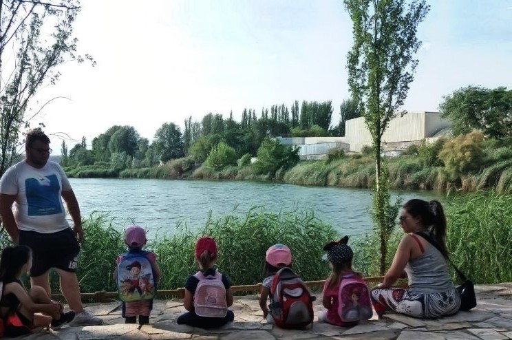 Las pequeñas exploradoras de la Casa de la Juventud celebraron el Día Mundial del Medio Ambiente en la laguna El Raso