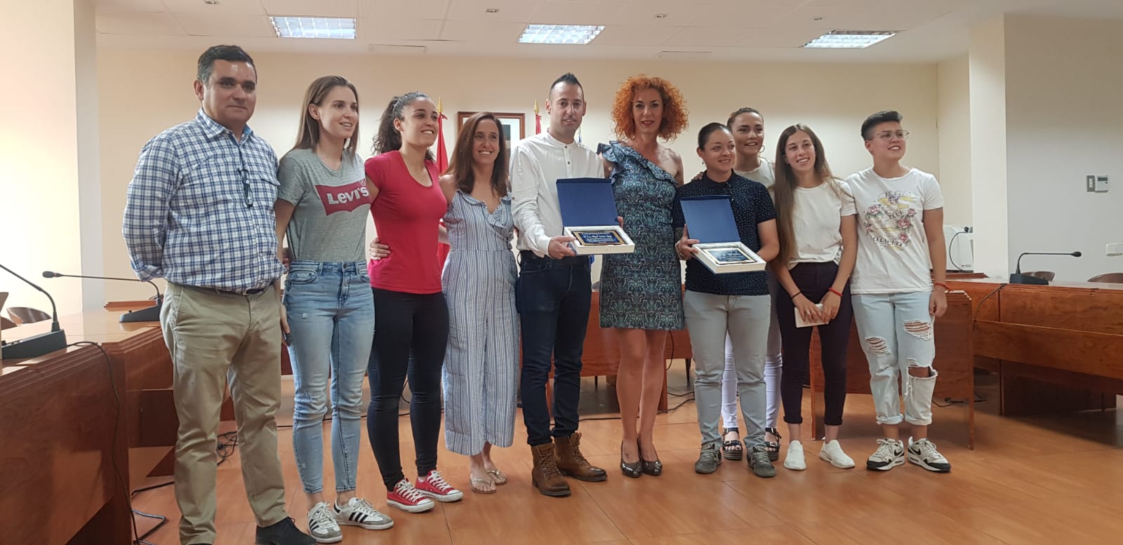 Reconocimiento a Luis Miguel Cordero Asenjo y a las chicas del Atlético Velilla CF