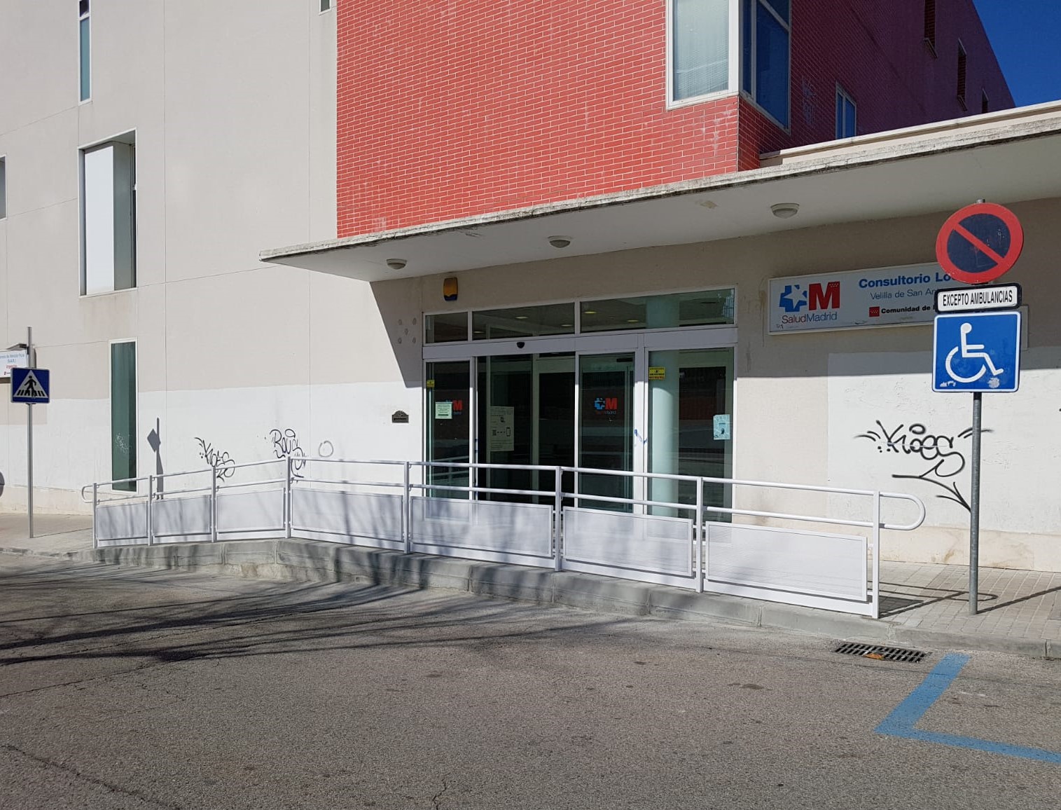 La Comunidad de Madrid acaba de comunicar al Ayuntamiento de Velilla el cese de la atención presencial en el Centro de Salud de Velilla desde mañana