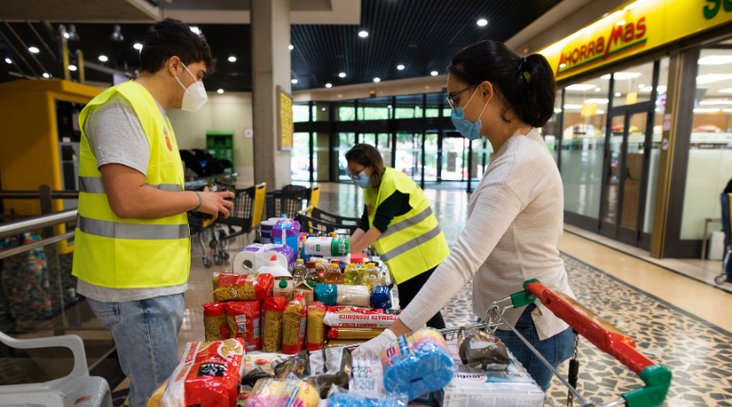 Los velilleros y velilleras se vuelcan con la recogida del Banco de Alimentos del Voluntariado Velillero