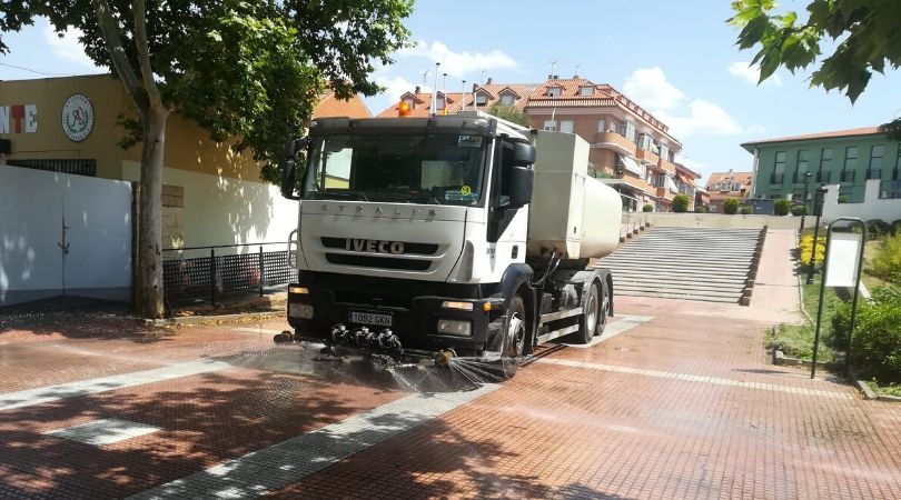 El Ayuntamiento continúa con los trabajos de desinfección preventiva en las calles y espacios públicos de Velilla para garantizar la seguridad y salud de todos los vecinos