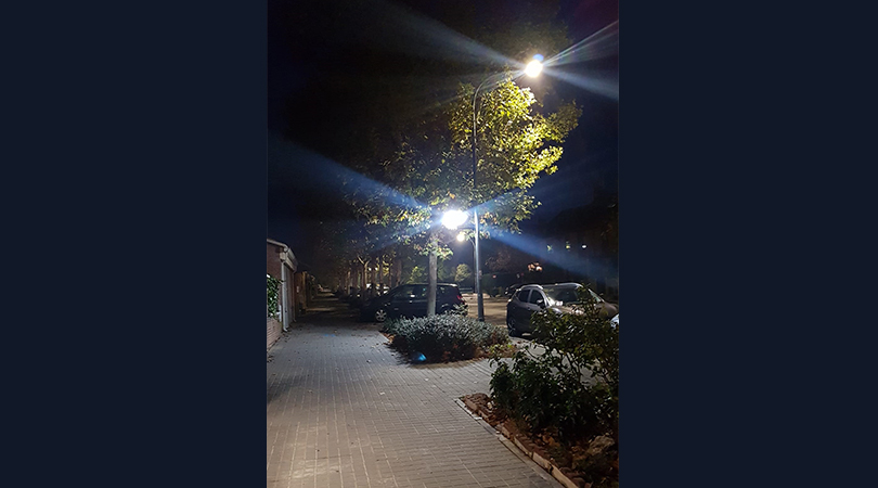 Instalados nuevos brazos de farola para mejorar la iluminación en las calles Girasoles y Olivar