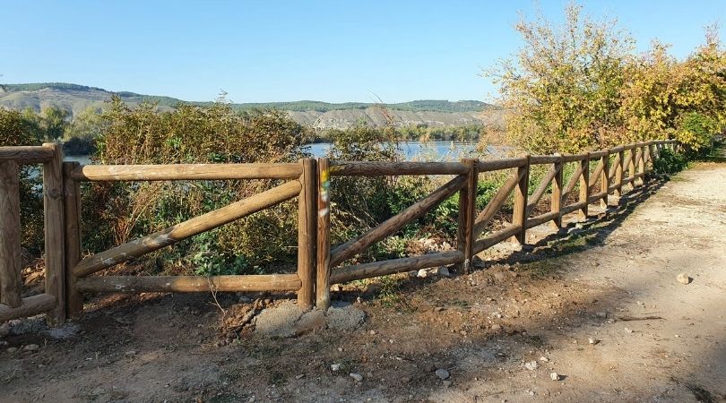 Renovado el vallado de la laguna El Raso
