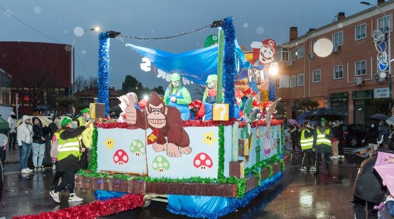 La Cabalgata de los Reyes Magos recorrió las calles de Velilla