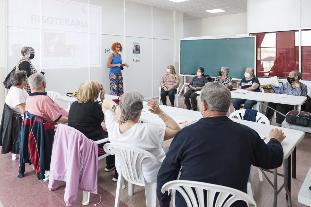 20220419 taller risoterapia mayores (11)