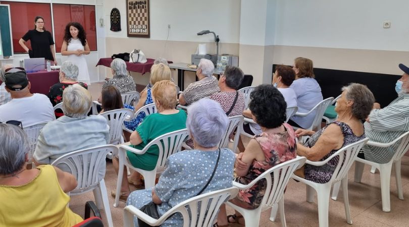 Charla dirigida a mayores para evitar riesgos y disfrutar del verano