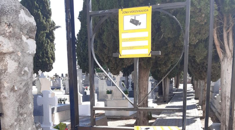 Instalación de cámaras en el cementerio