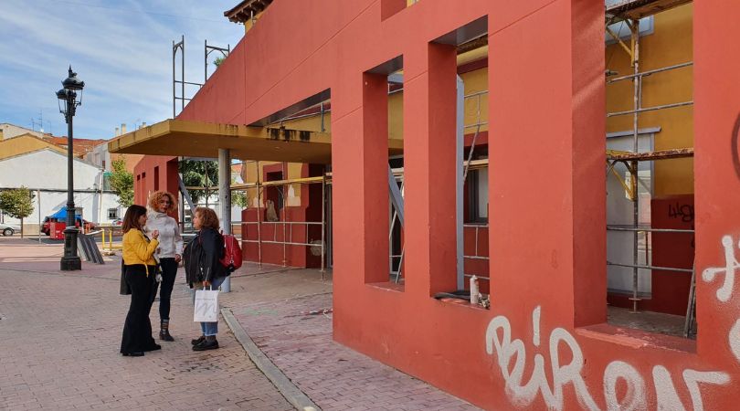 Obras de remodelación de la sala de exposiciones y demolición de edificación en travesía Mayor