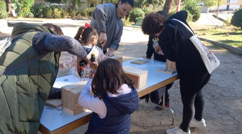 Gran éxito de participación en la jornada de construcción de cajas nido