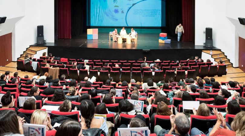 Buena acogida de la jornada “Construyendo entornos seguros y colaborativos frente a la violencia hacia la infancia”.