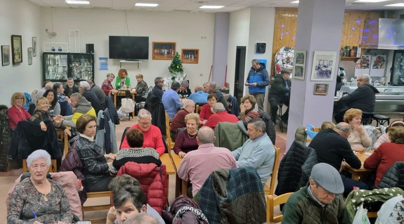 Los mayores de Velilla celebraron el último bingo del 2022