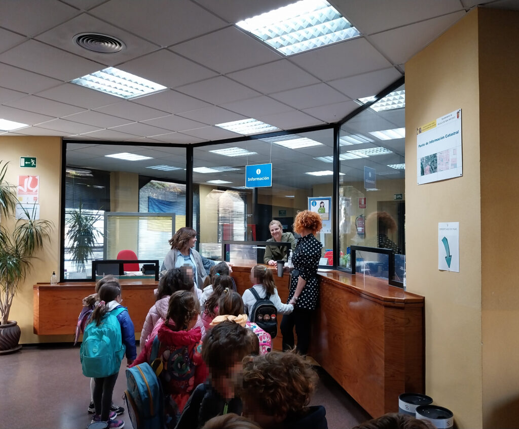 20231109 visita ceip valdemera ayuntamiento (10)