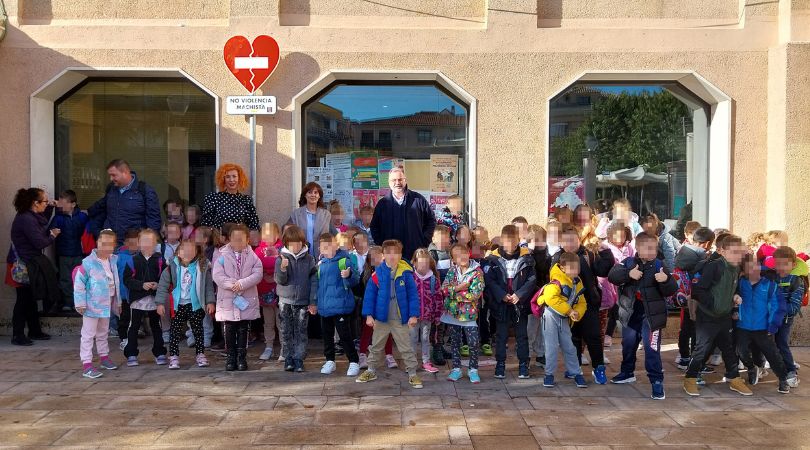 Los niños y niñas de 1º de primaria del CEIP Valdemera han visitado esta mañana el Ayuntamiento