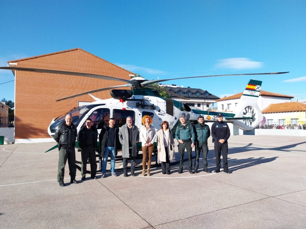 20231110 visita helicoptero guardia civil (20)