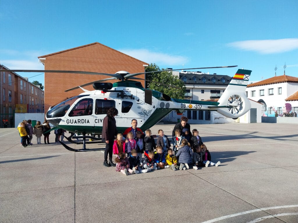 20231110 visita helicoptero guardia civil (24)