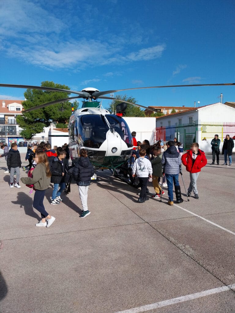 20231110 visita helicoptero guardia civil (28)