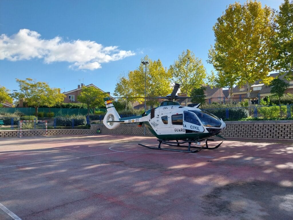 20231110 visita helicoptero guardia civil (45)