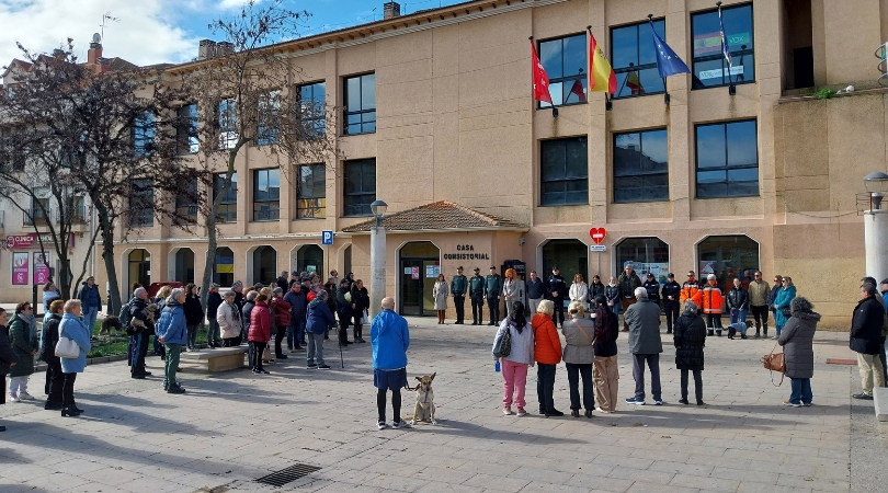 Velilla guardó un minuto de silencio en memoria de los dos guardias civiles fallecidos en acto de servicio en Barbate