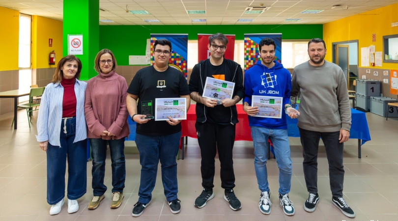 El pasado fin de semana se llevó a cabo, en nuestro municipio, el primer campeonato de speedcubing, el Velilla Open 2024