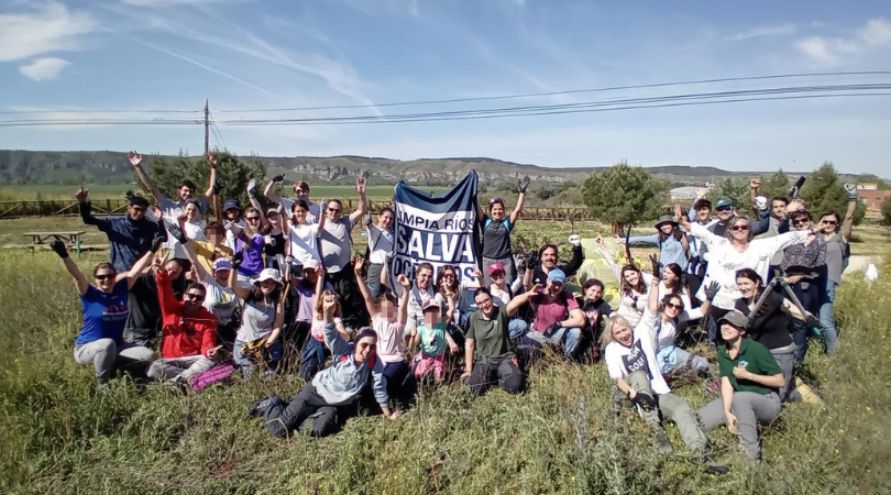 Una treintena de voluntarios participaron en la actividad medioambiental de este pasado fin de semana