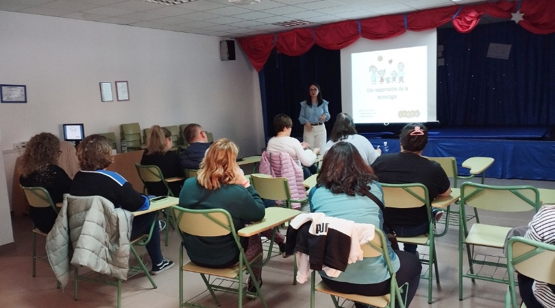 El uso responsable de la tecnología en la escuela de familias