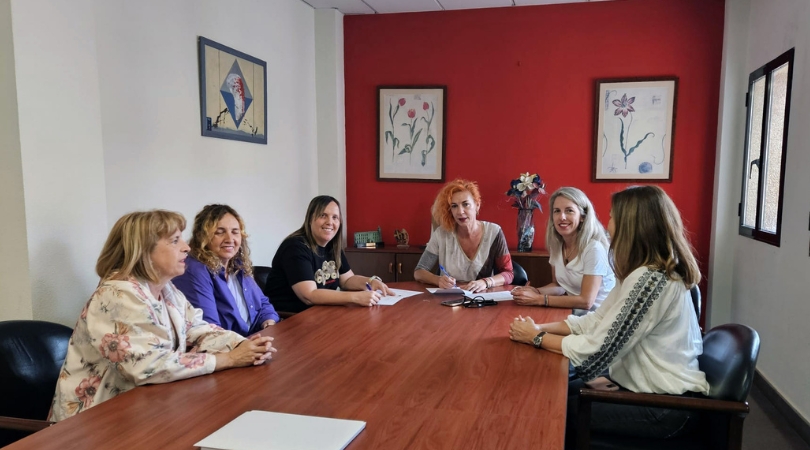 El Ayuntamiento ha renovado el convenio de colaboración con la asociación “Nos importa un gato” de Velilla