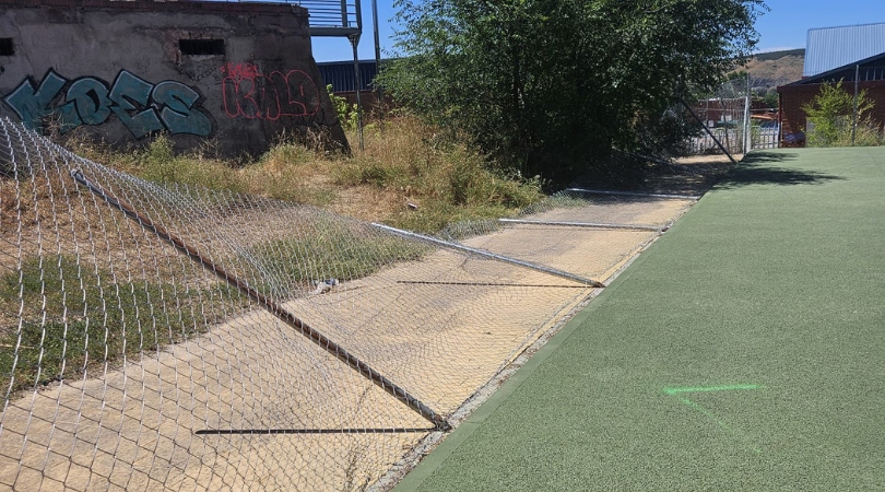 Actos vandálicos en las pistas de voleibol del parque del Agua