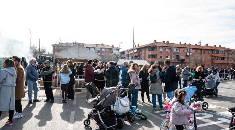 Cientos de vecinos se acercaron este pasado domingo a disfrutar de la Fiesta Solidaria y Gastronómica de La Pitanza