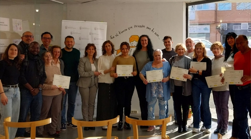Entrega de diplomas al alumnado que ha finalizado el curso de Alfabetización Digital RETOMadrID