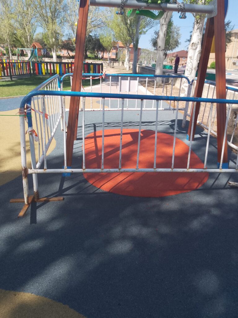 20250423 arreglo caucho parques (2)