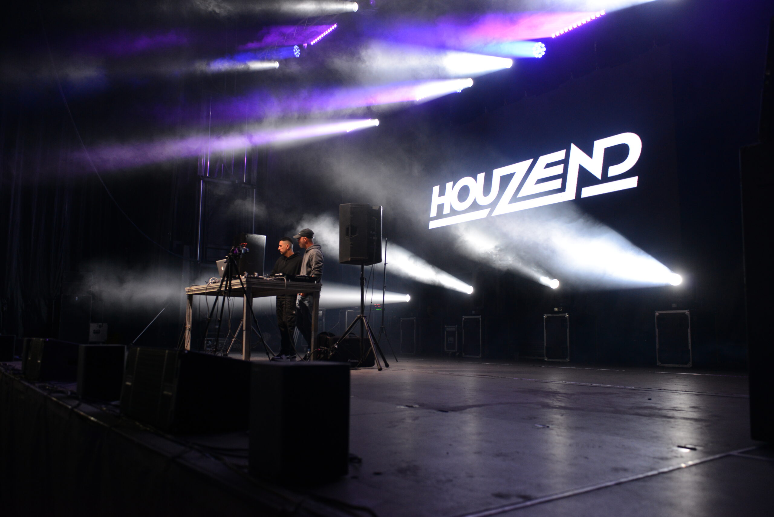 HOUZEND