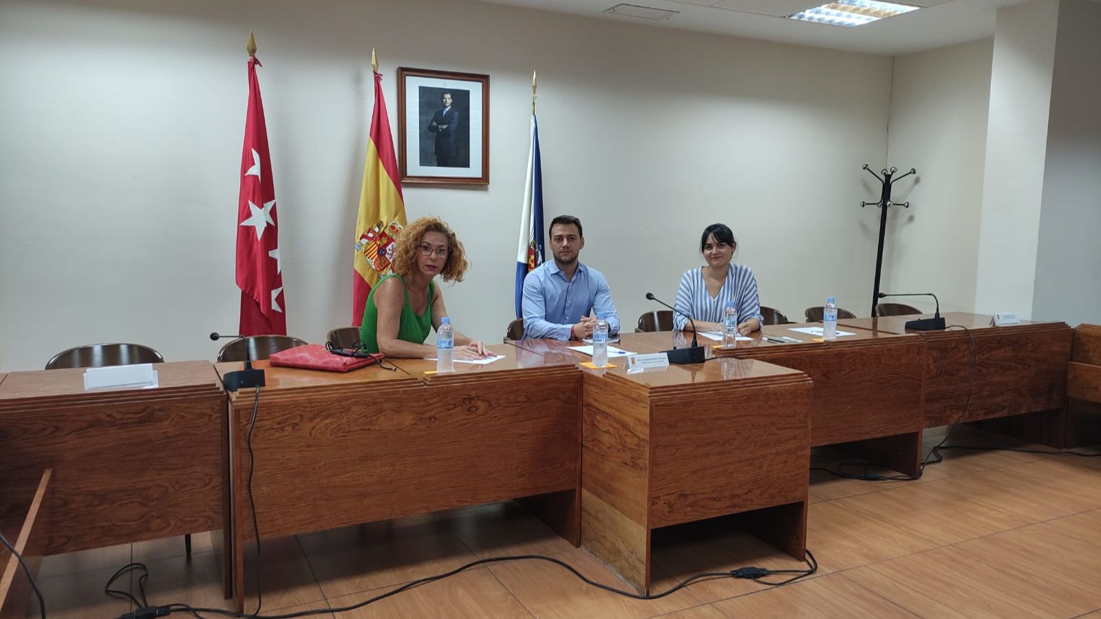 La alcaldesa y la concejala se reúnen con el Director General de Juventud de la Comunidad de Madrid