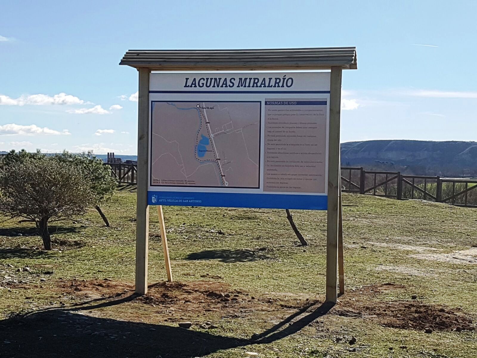 El Ayuntamiento instala paneles informativos en las Lagunas de Velilla