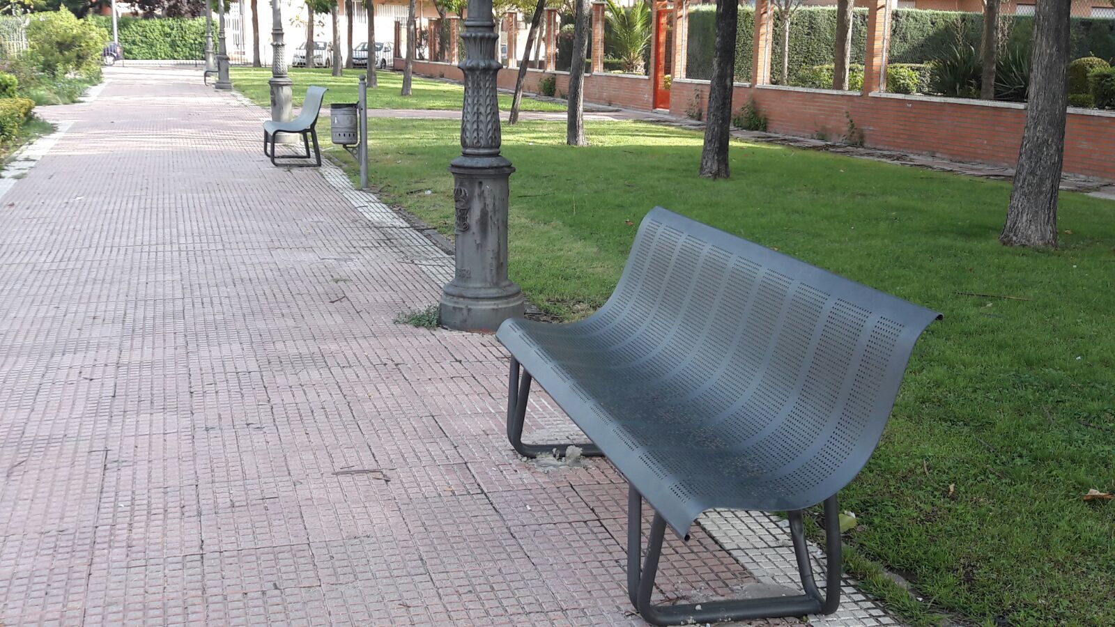 Nuevos bancos en el Parque del Triángulo Azul