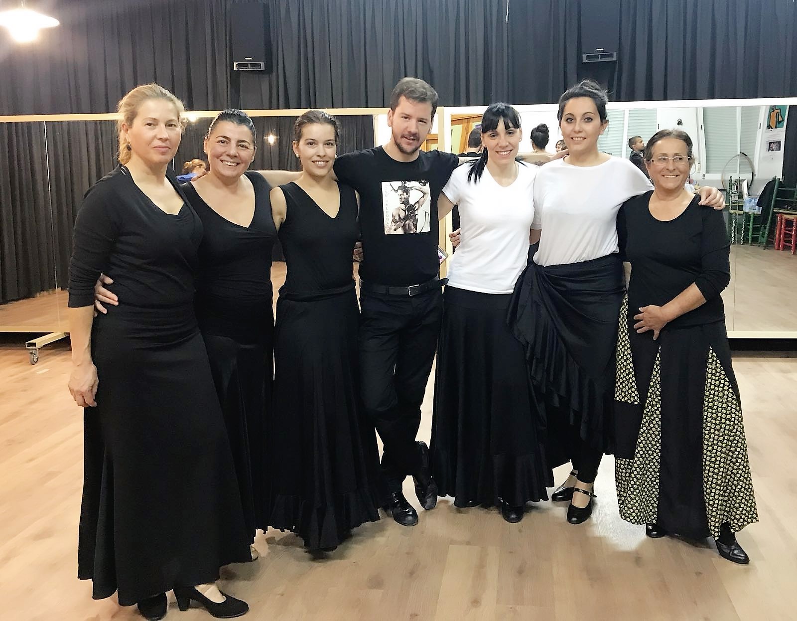 Ayer las alumnas de danza española asistieron a una masterclass a cargo de Jose Maldonado