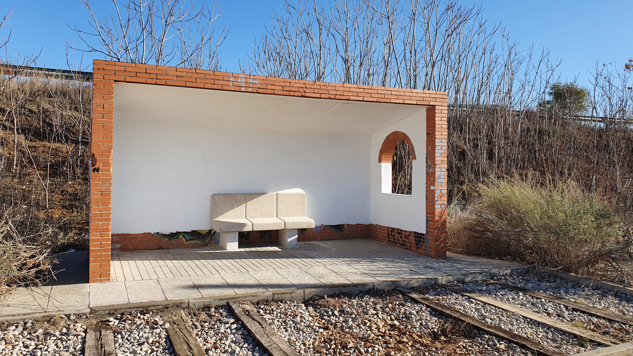 Finalizan los trabajos de restauración de los apeaderos de la antigua vía del Tren de la Azucarera