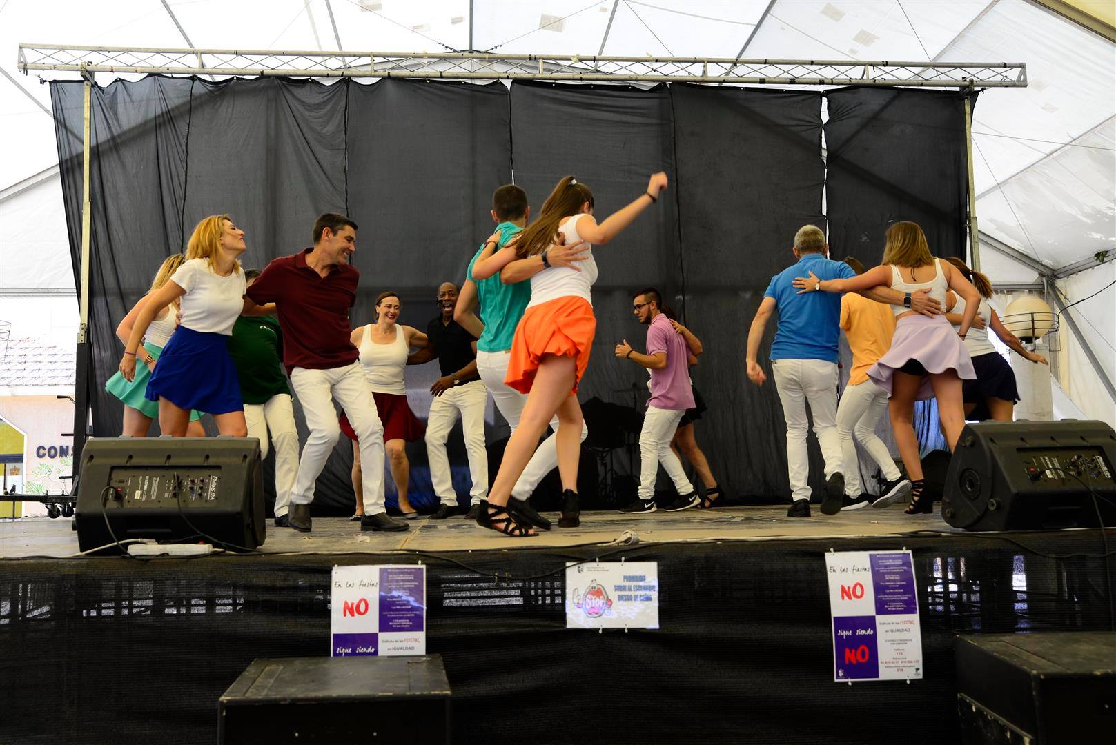 Exhibición de bailes latinos