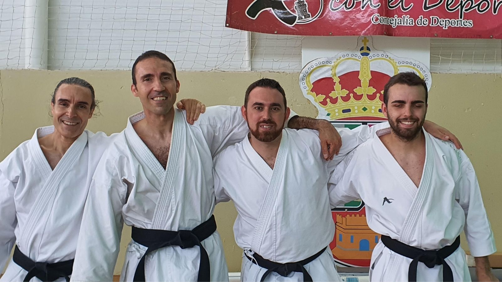 7 karatekas velilleros consiguen aprobar el cinturón negro con sus distintos danes