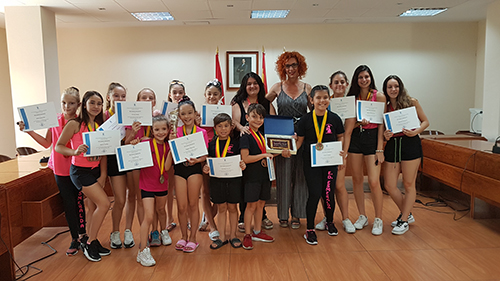 Las chicas y chicos de la Escuela de Danza Esmeralda regresan del Dance World Cup con 18 medallas