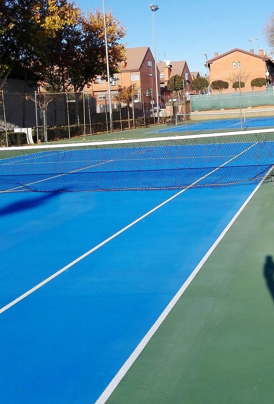 Finalizadas las obras de las pistas de tenis, comienzan las obras de reparación de las pistas de pádel