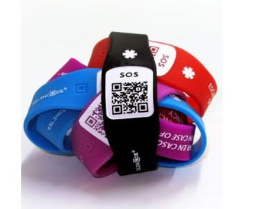 Servicios Sociales facilitará pulseras identificativas con tecnología QR para personas con Alzheimer