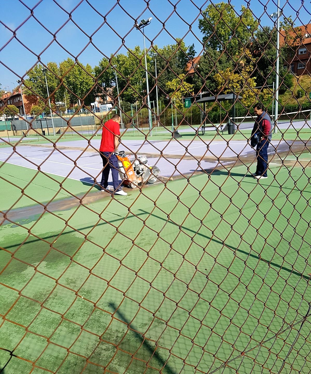 Comienzan las obras de reparación de las pistas de tenis de las IDM