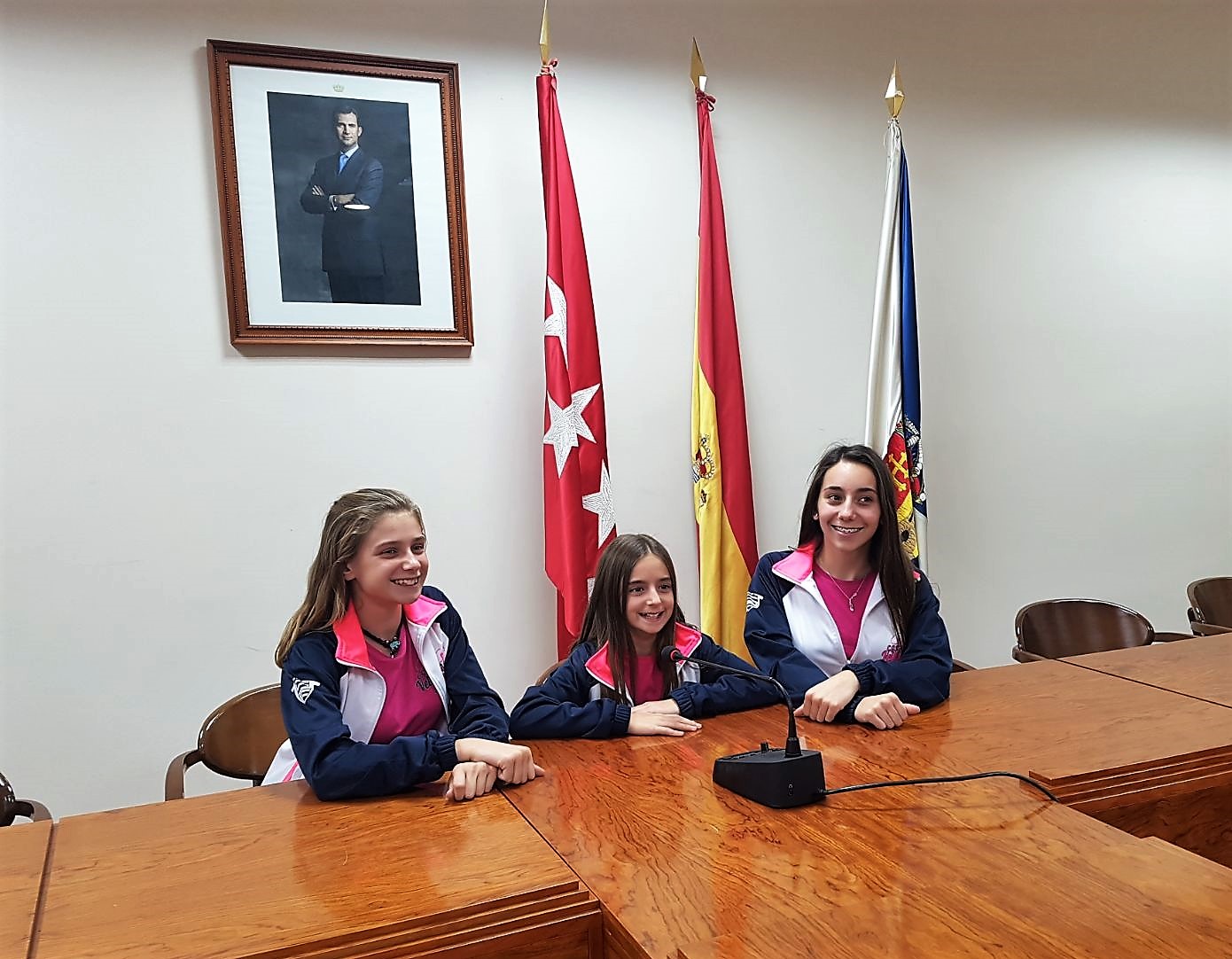 La Alcaldesa y el Concejal de Deportes recibieron a las tres gimnastas velilleras clasificadas para el Campeonato de España